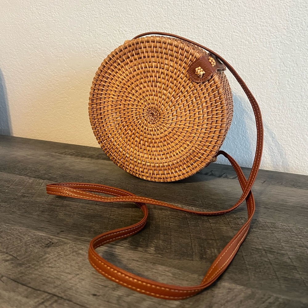 Round Straw Tan Crossbody Bag